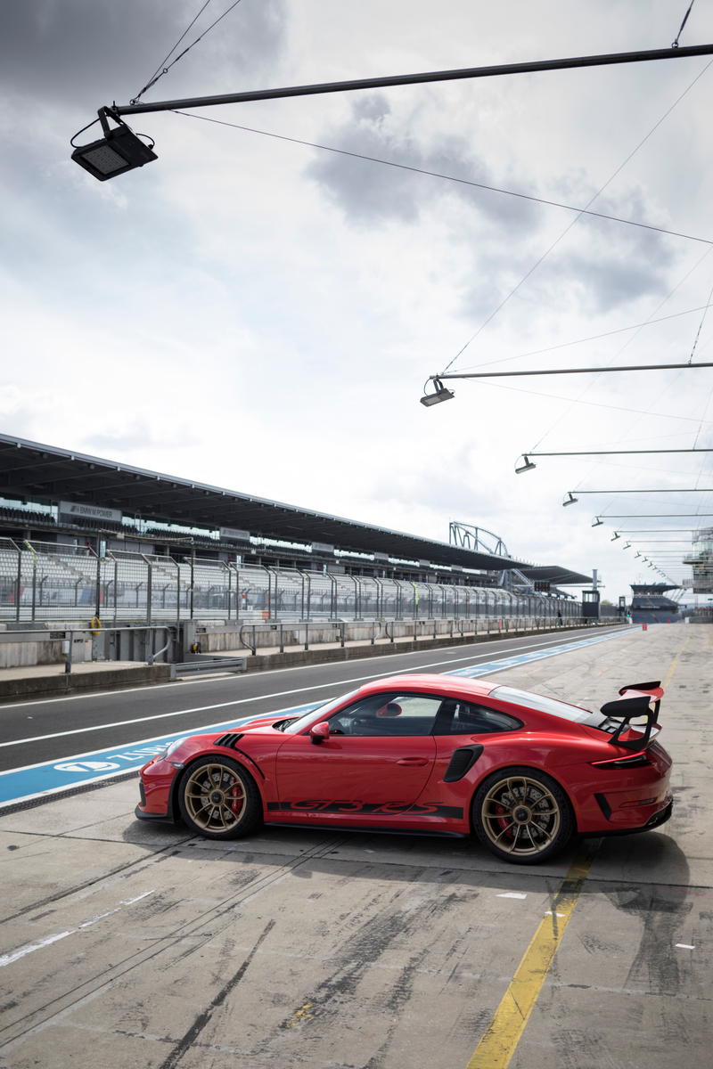 Illustration for article titled Put These Very Good 2019 Porsche 911 GT3 RS Photos In Your Life